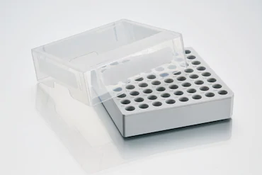 艾本德儲存盒 8 × 8, 可放置 64  個試管， 1  –  2  mL，3  件，高 53  mm，2  英寸，聚丙烯材料，可耐受最低 -86  °C，可高溫高壓滅菌，帶蓋子并具有數(shù)字字母標識